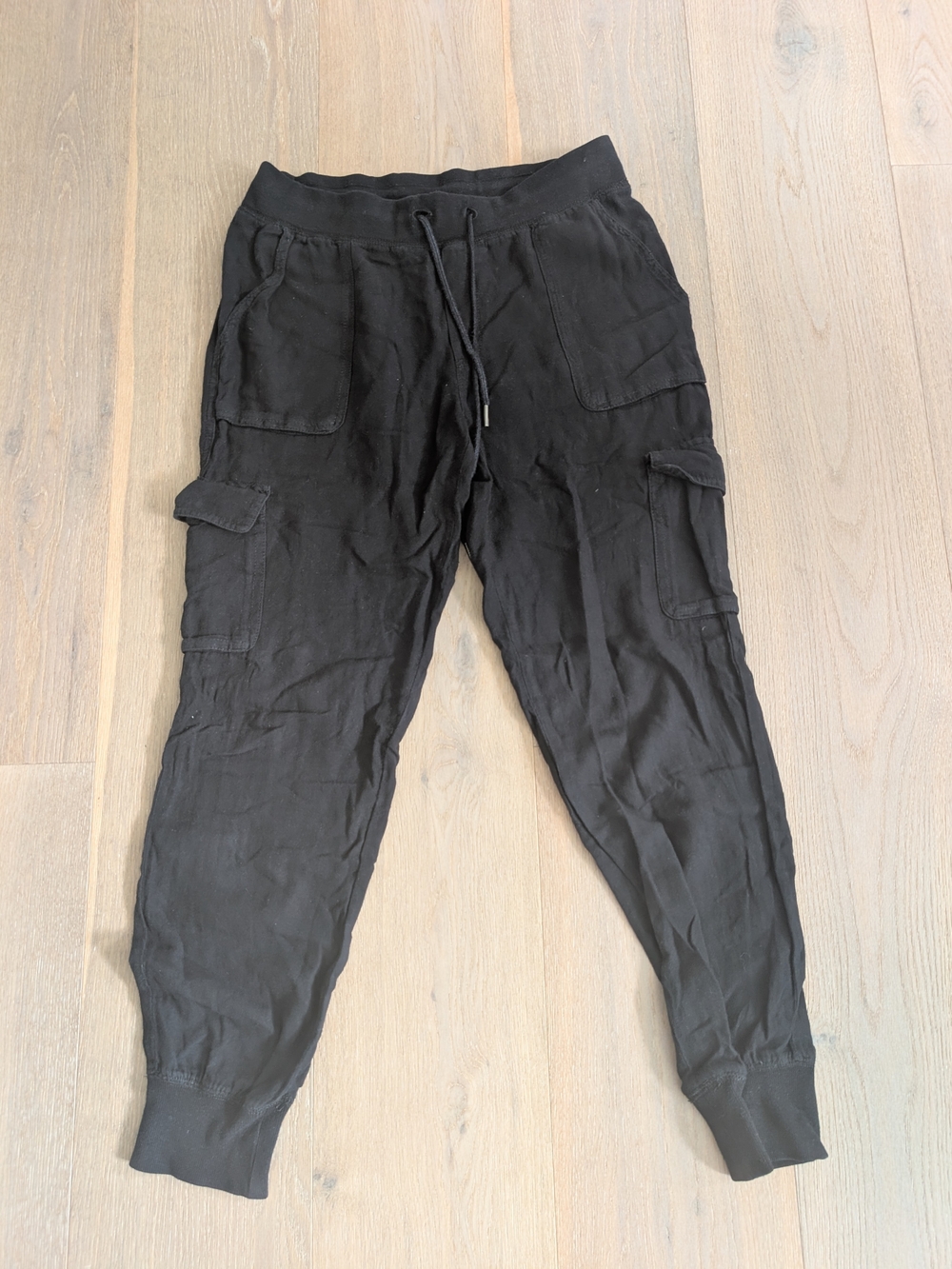 Aritzia TNA Black Cargo Joggers